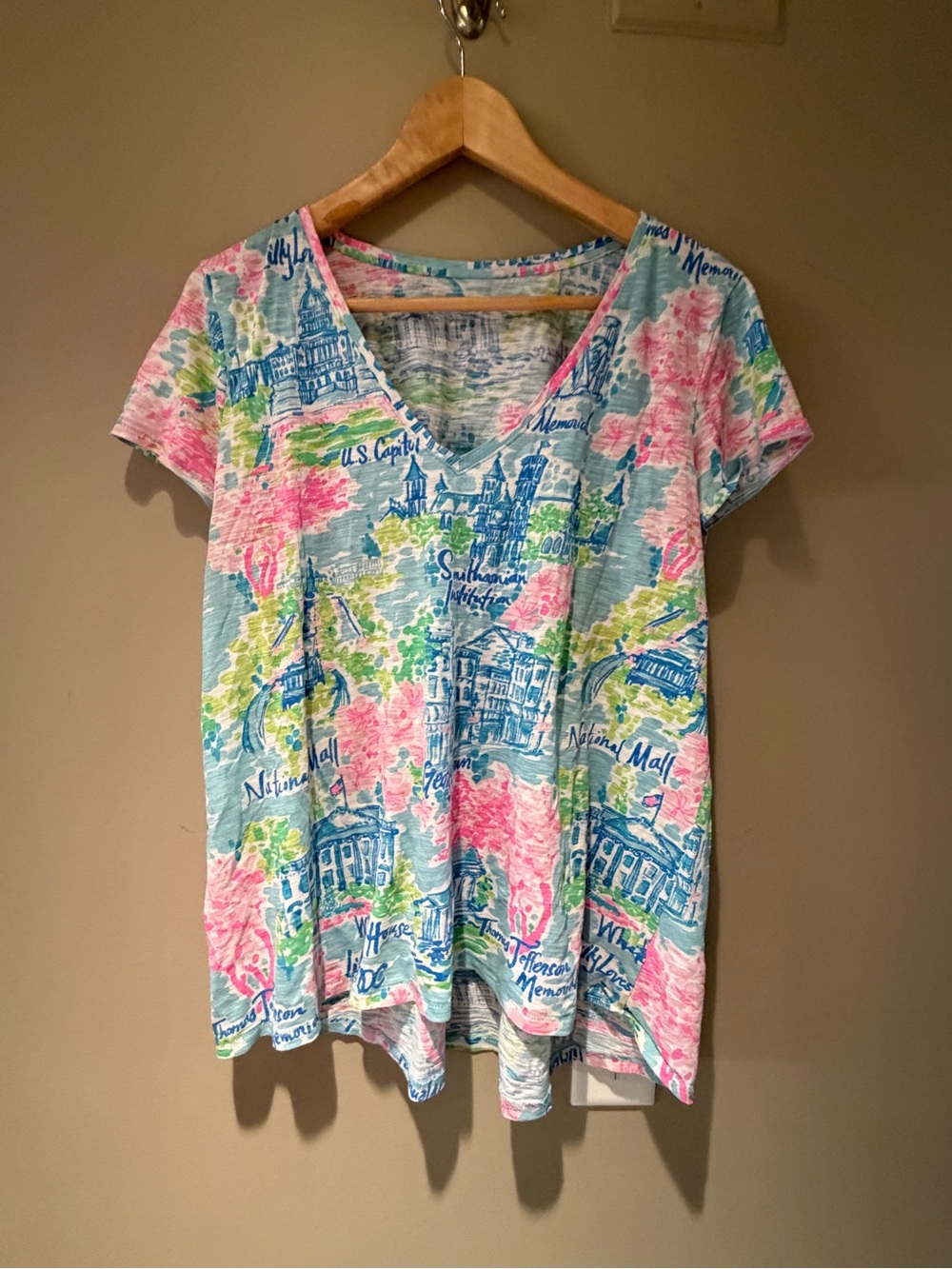 Lilly Pulitzer Etta Tee Lilly loves Washington DC Large
